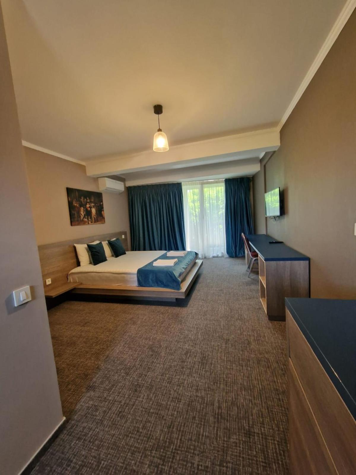 Albert Hotel Roşu エクステリア 写真