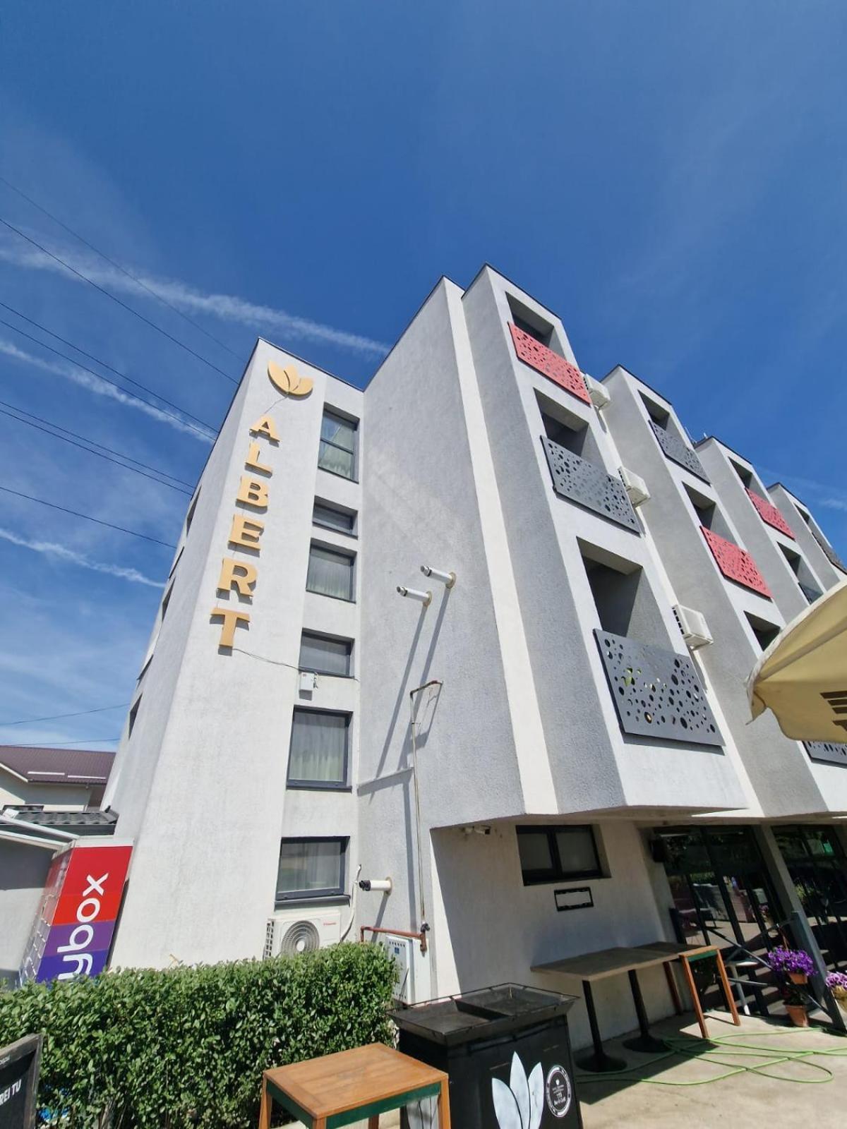 Albert Hotel Roşu エクステリア 写真